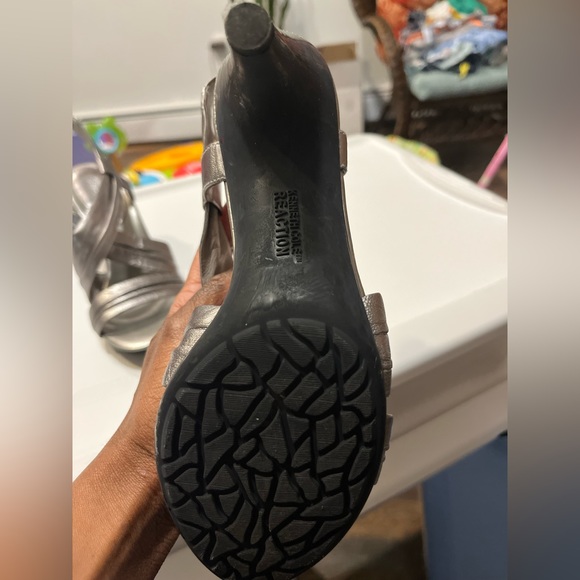 KENNETH COLE REACTION SILVER HIGH HEEL SANDALS - Picture 9 of 9